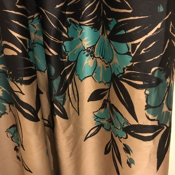 𝅺BCBG Paris Dress - Picture 3 of 7